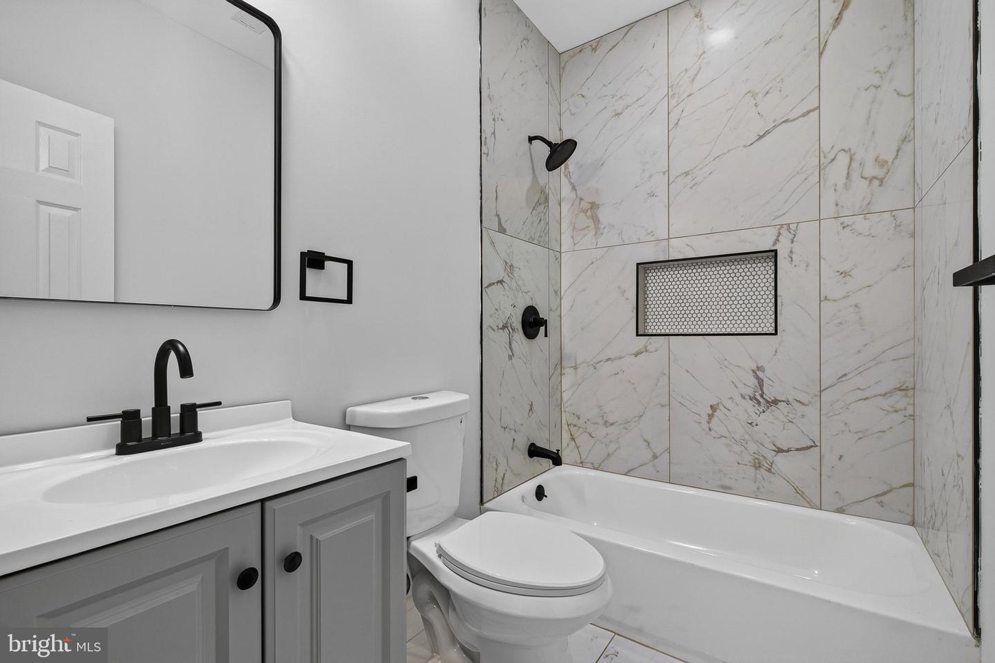 319 E 24th St Property Photo 16
