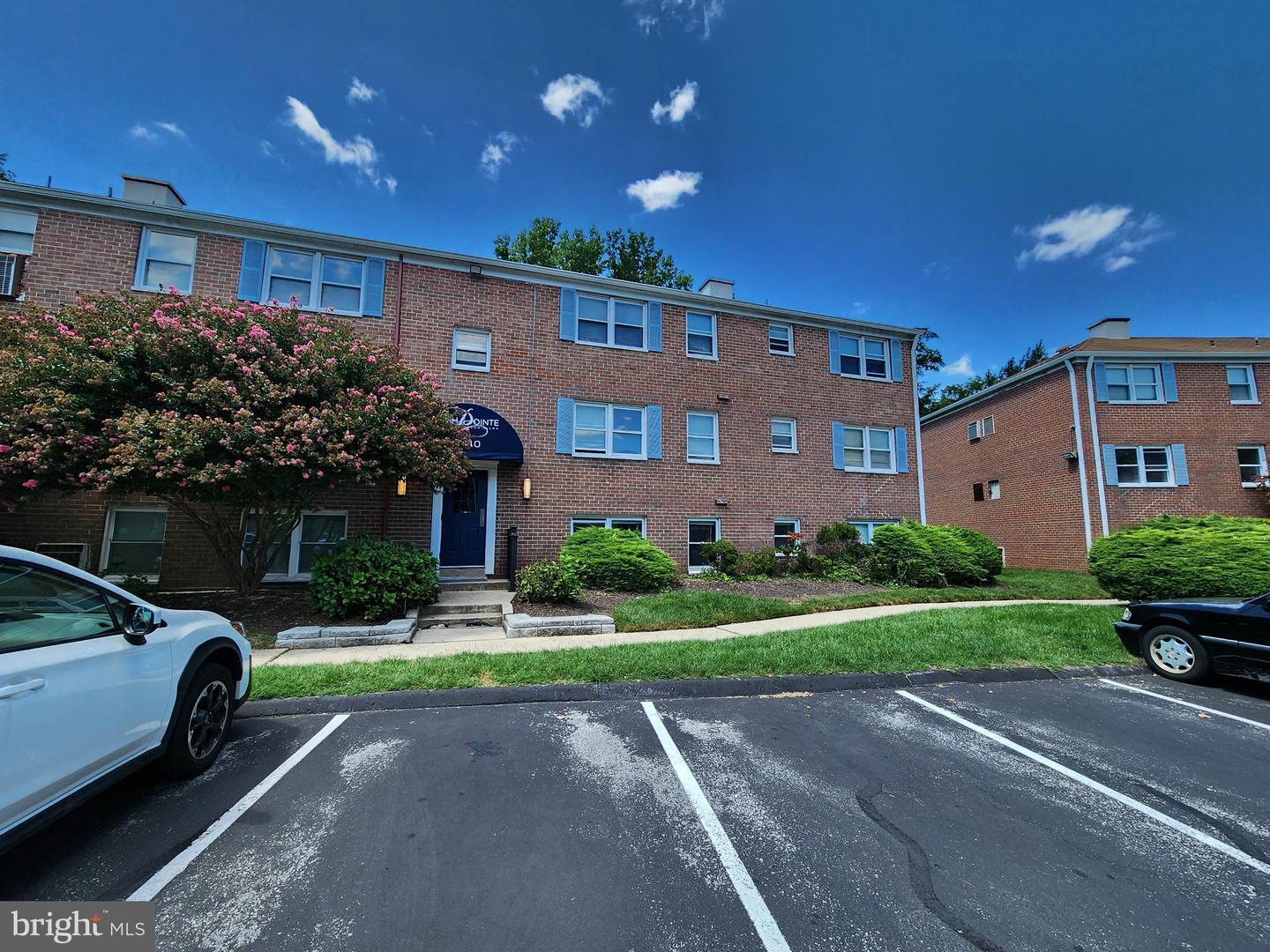 4410 FALLS BRIDGE DR #H Property Photo 1