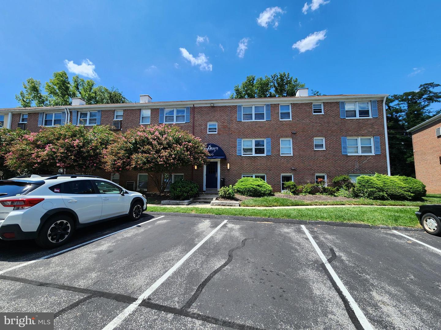 4410 Falls Bridge Dr #h Property Photo 2