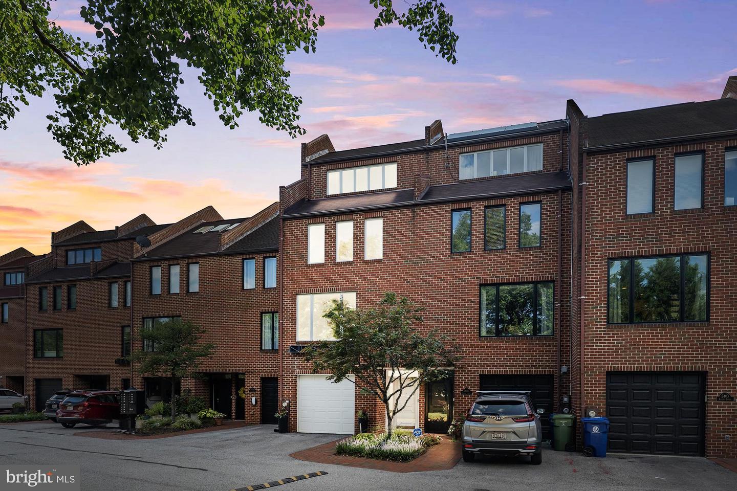 2407 Boston St Property Photo 2