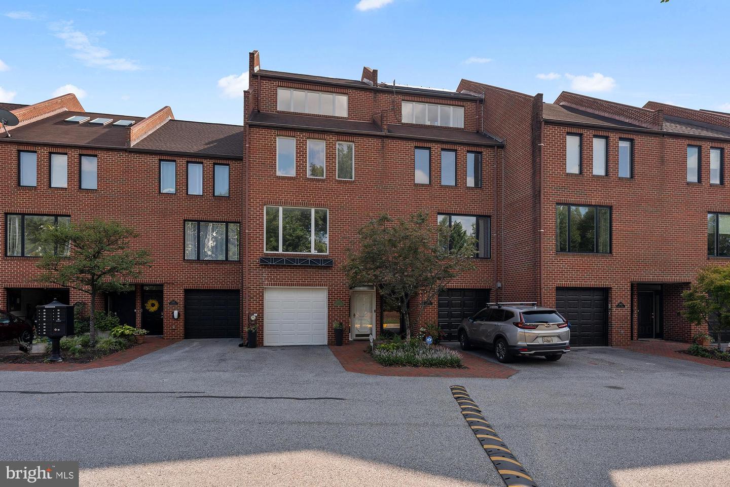 2407 Boston St Property Photo 3