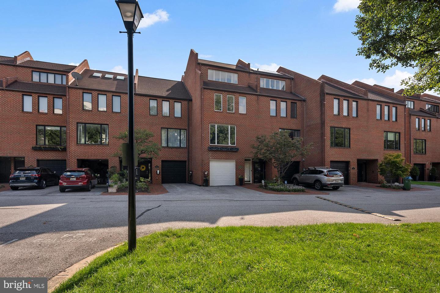2407 Boston St Property Photo 4