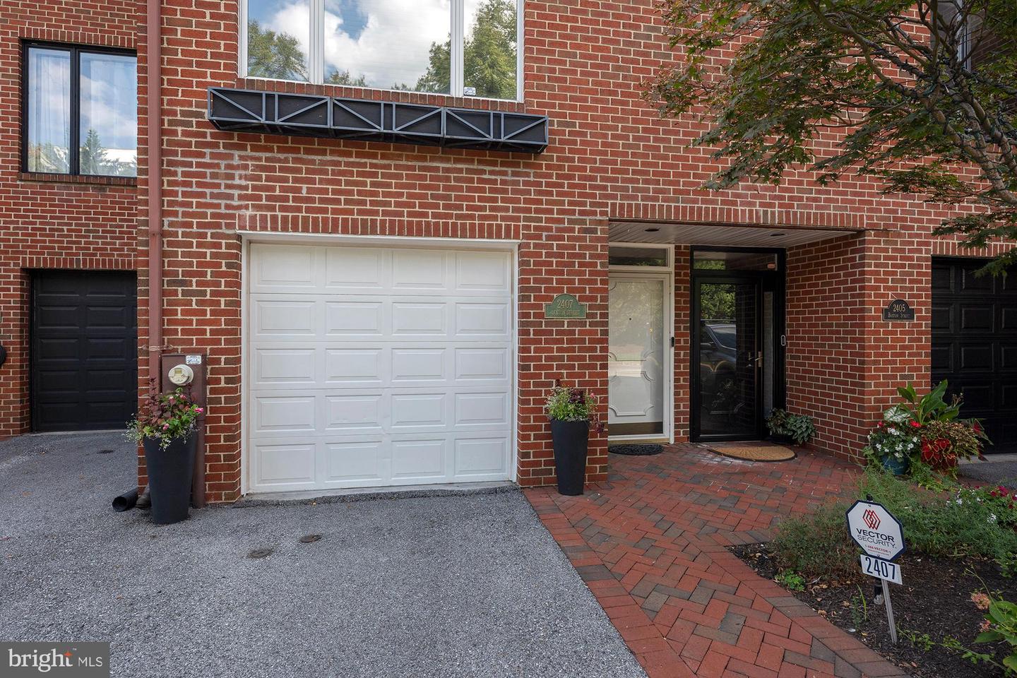 2407 Boston St Property Photo 8