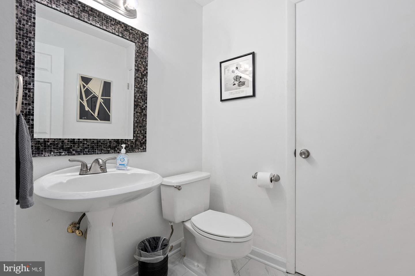 2407 Boston St Property Photo 12