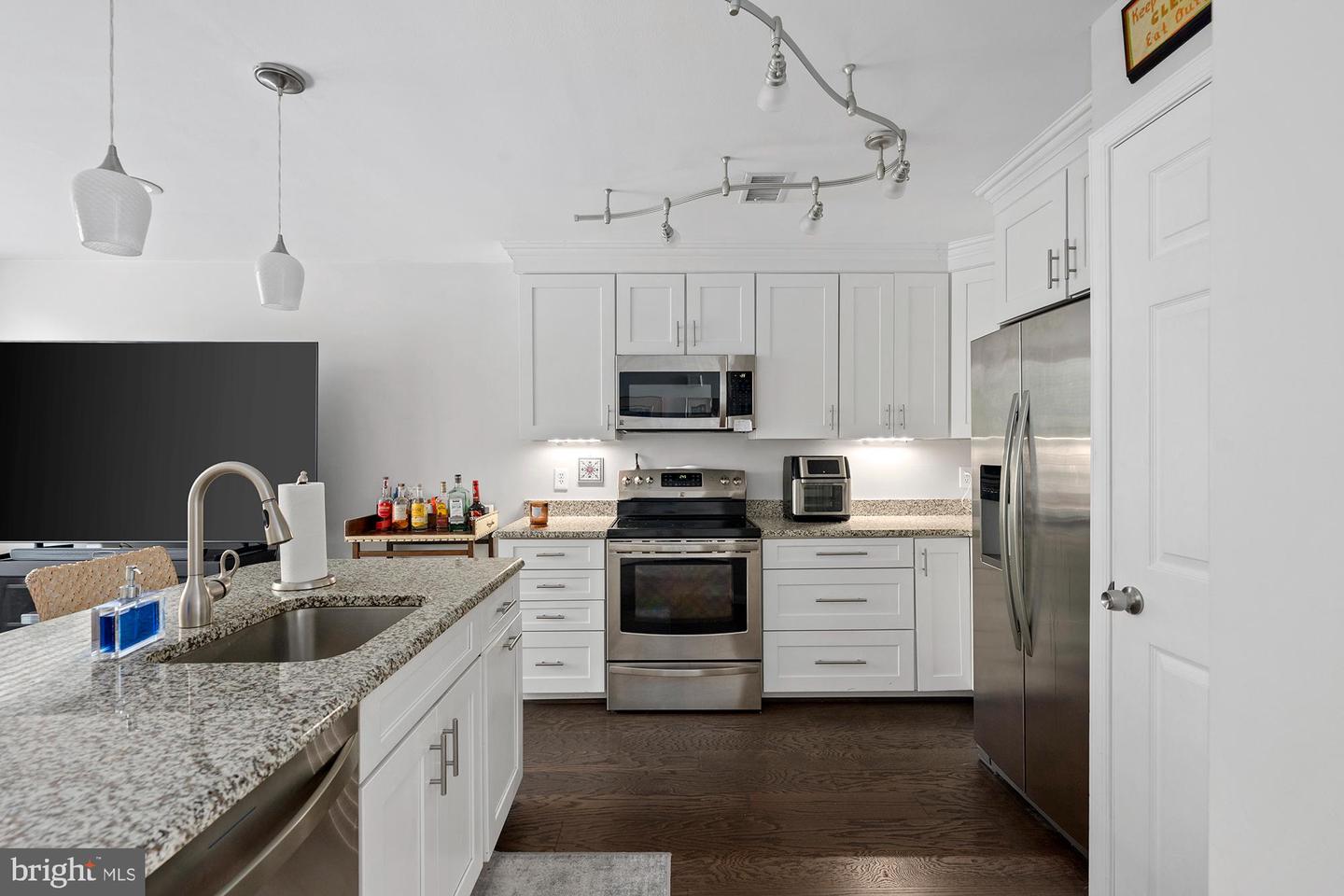 2407 Boston St Property Photo 14