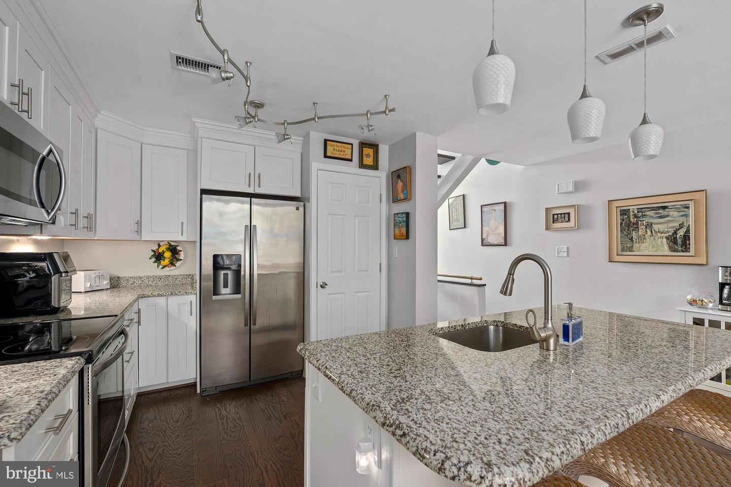 2407 Boston St Property Photo 16