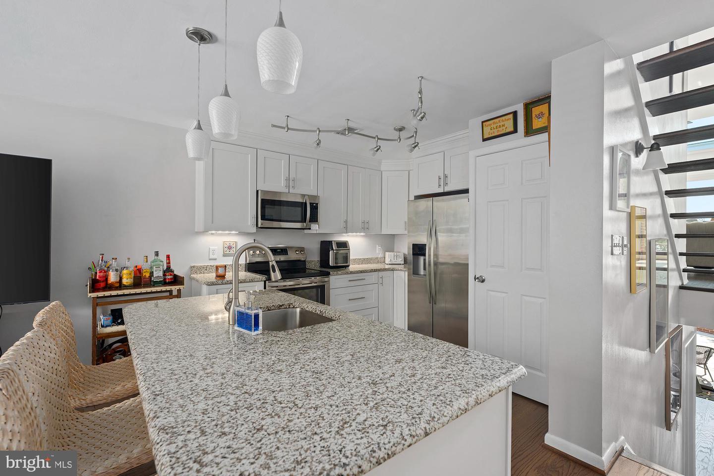 2407 Boston St Property Photo 17