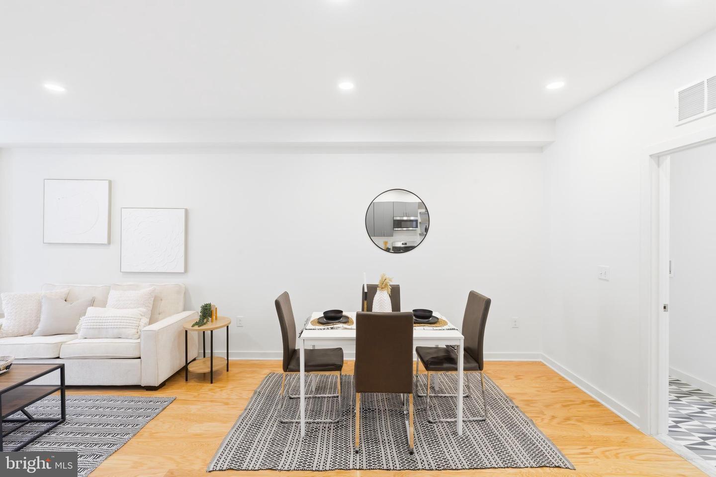 726 Mura St Property Photo 4