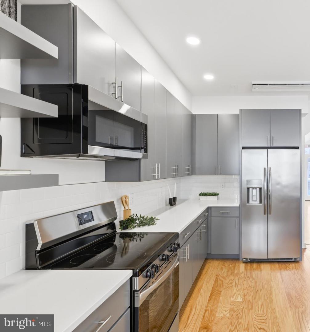 726 Mura St Property Photo 8