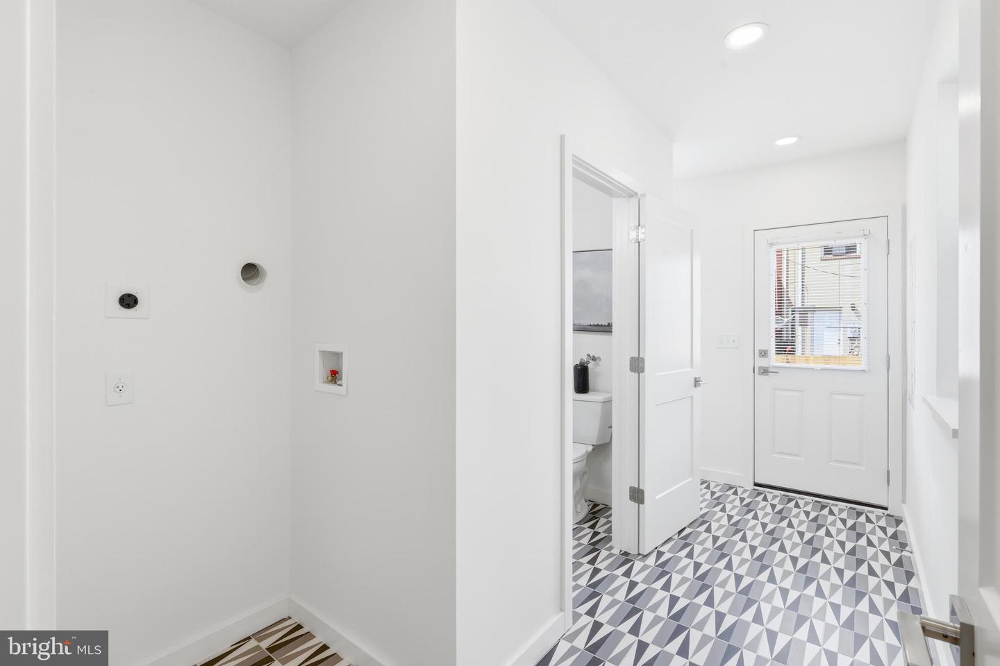 726 Mura St Property Photo 11