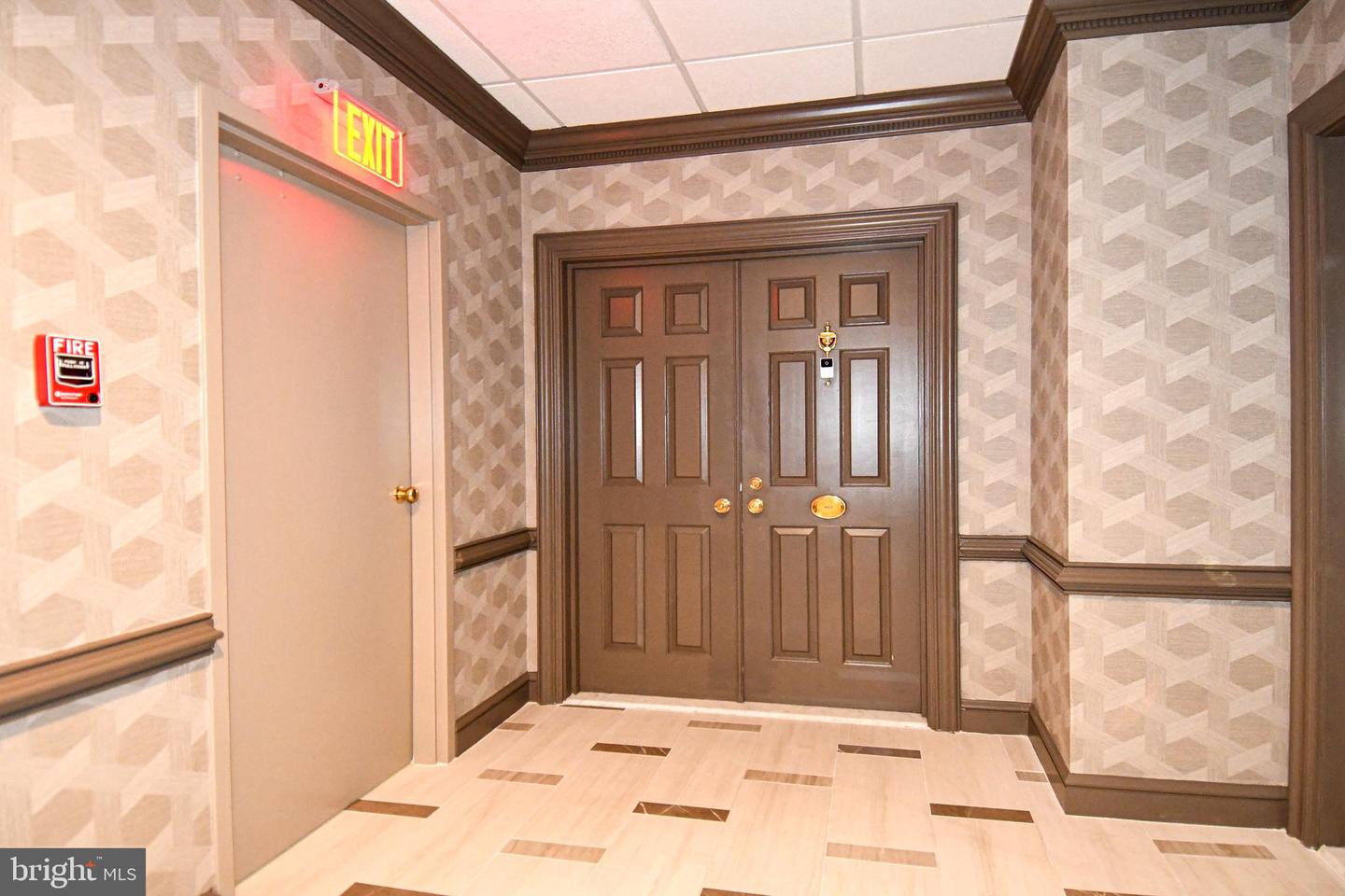 10 E Lee St #809 Property Photo 9