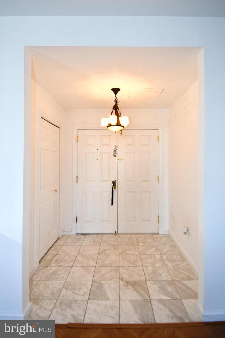 10 E Lee St #809 Property Photo 11