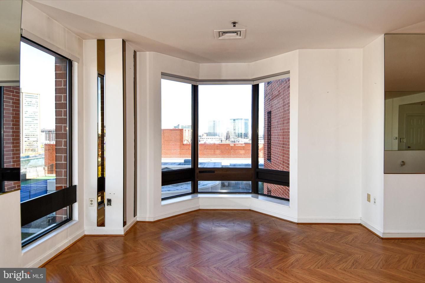 10 E Lee St #809 Property Photo 14