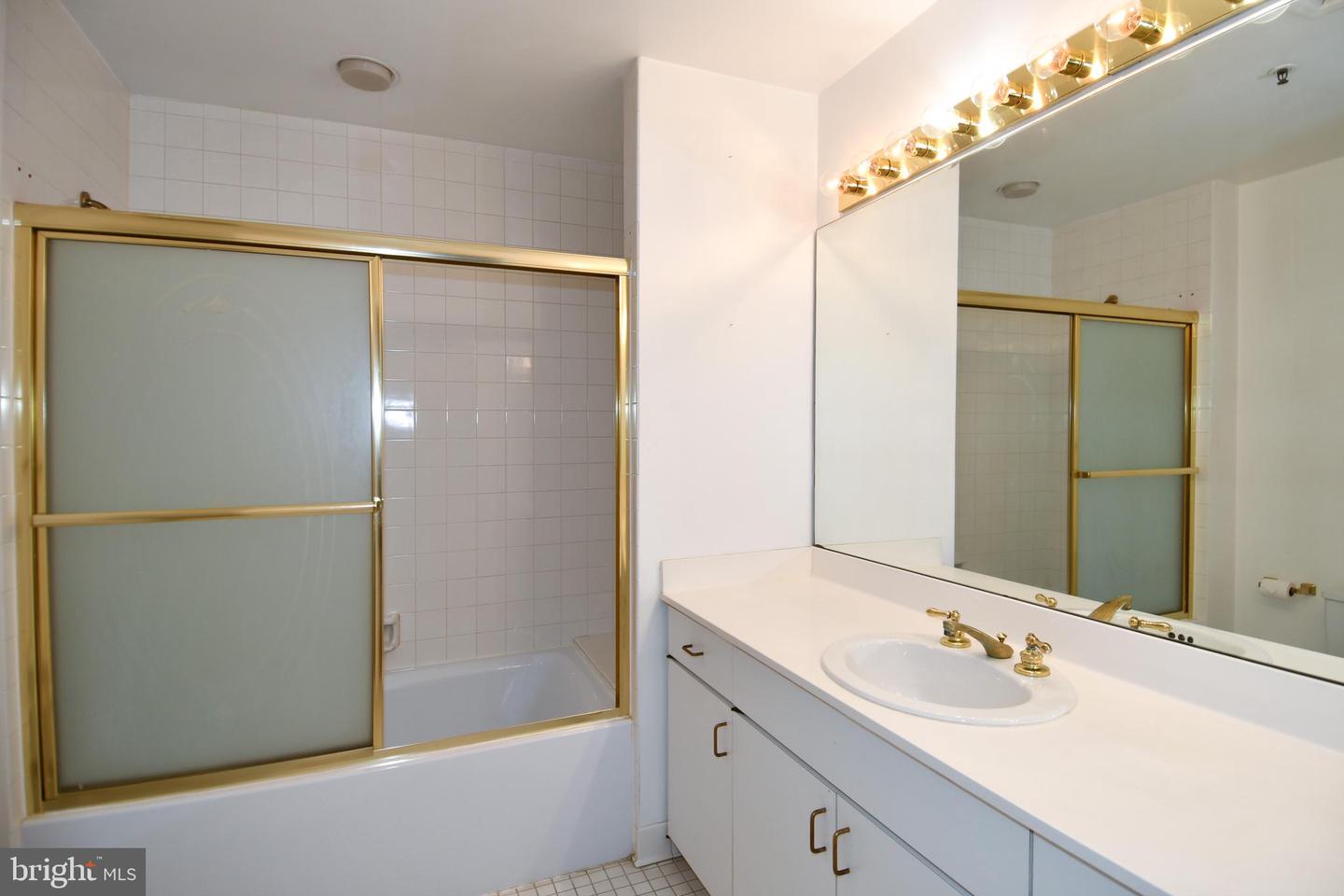 10 E Lee St #809 Property Photo 28