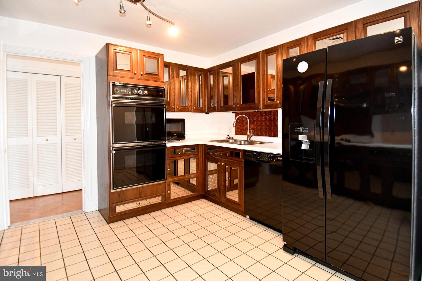 10 E Lee St #809 Property Photo 57