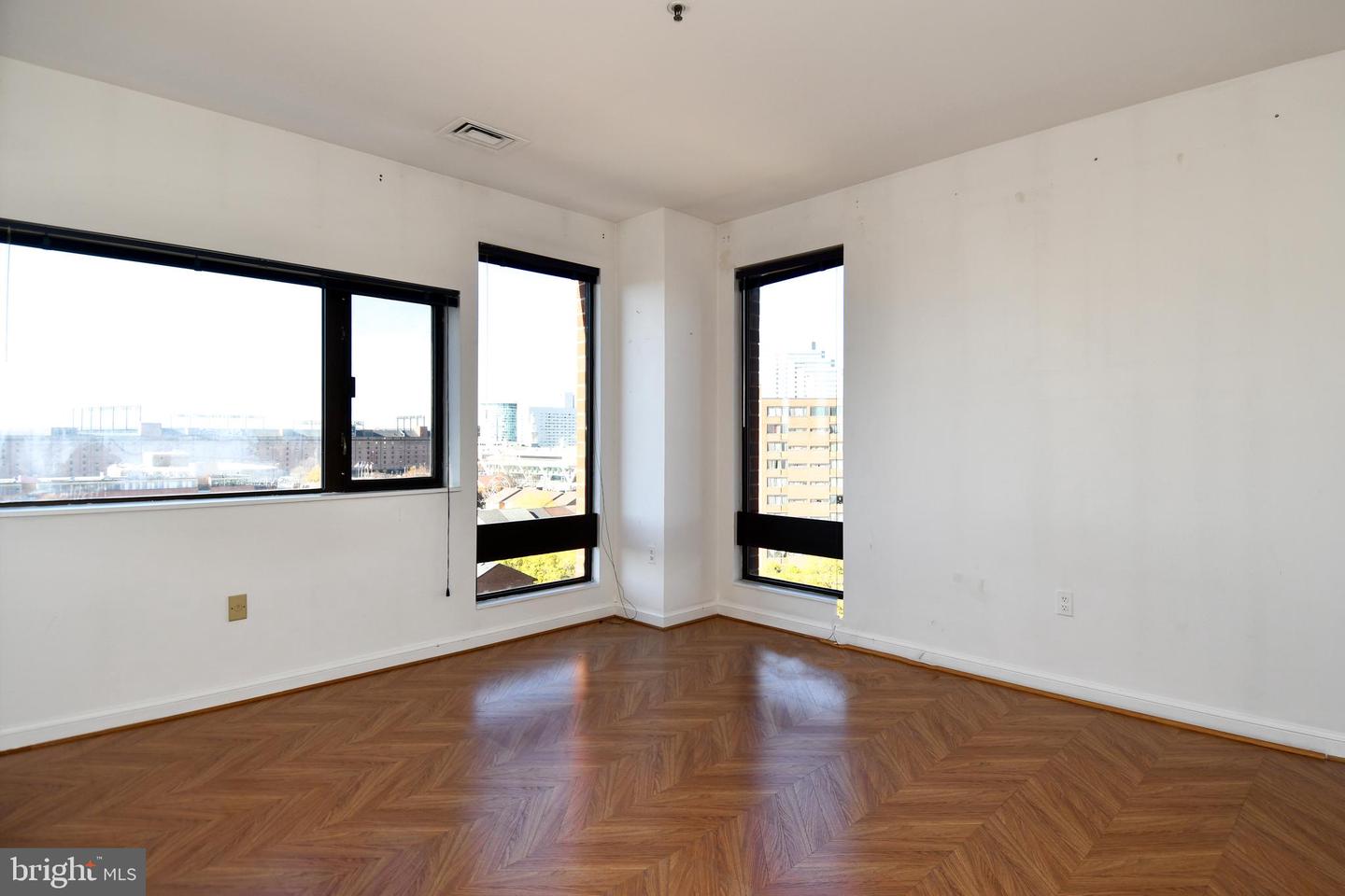 10 E Lee St #809 Property Photo 63