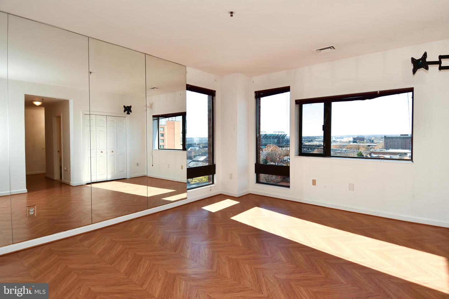 10 E Lee St #809 Property Photo 72