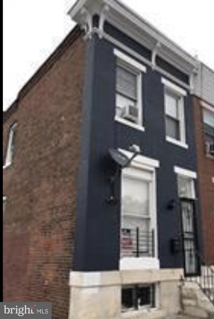 2720 E Monument St Property Photo 2
