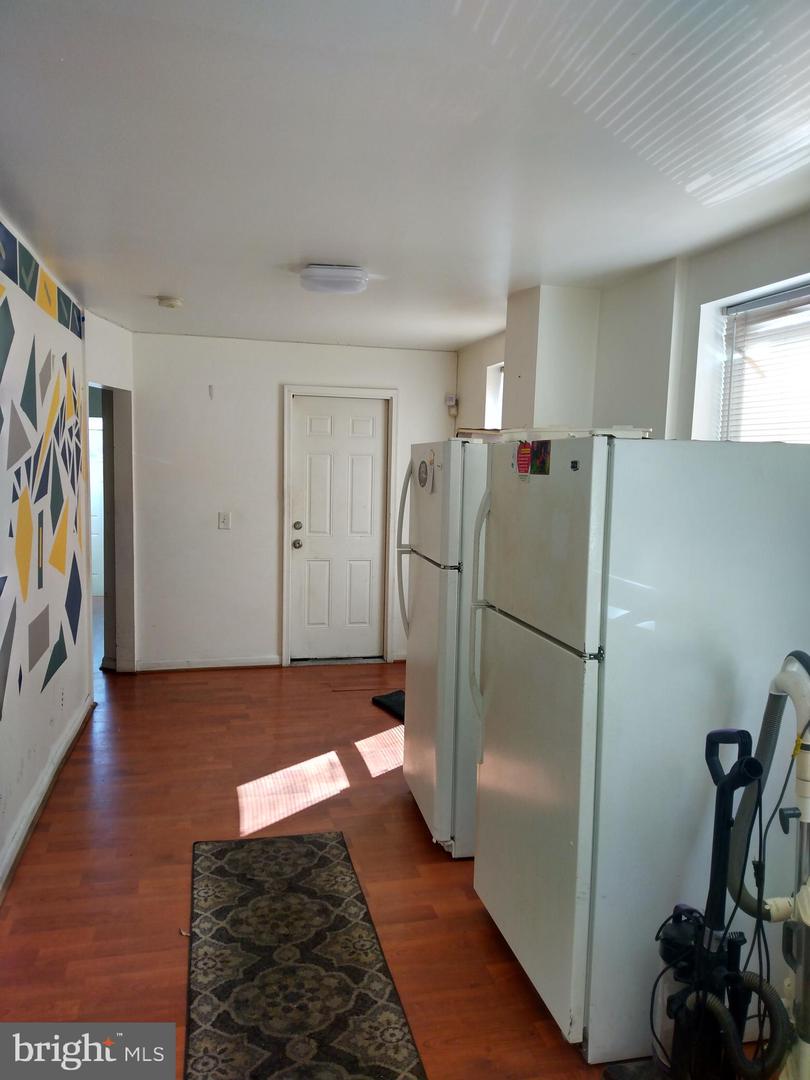 2720 E Monument St Property Photo 7