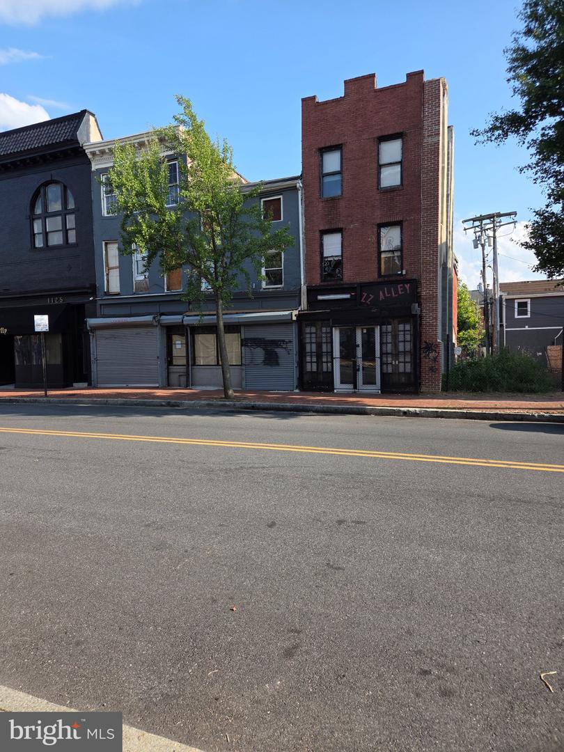1129 W BALTIMORE ST Property Photo 1