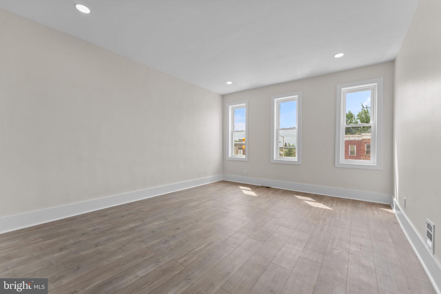 1838 E North Ave Property Photo 9