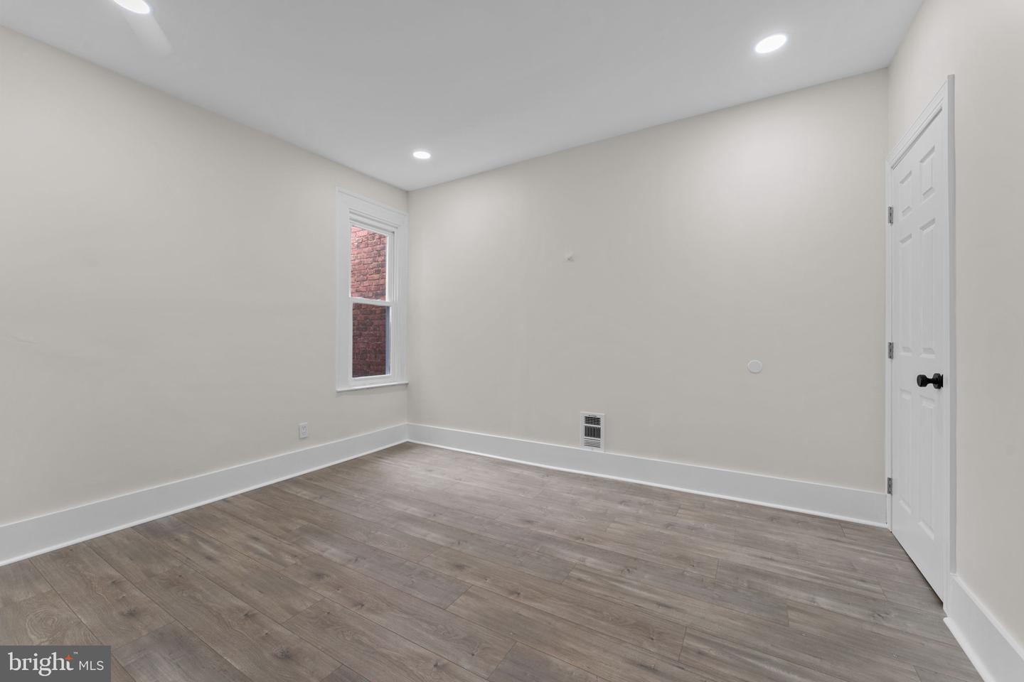1838 E North Ave Property Photo 11