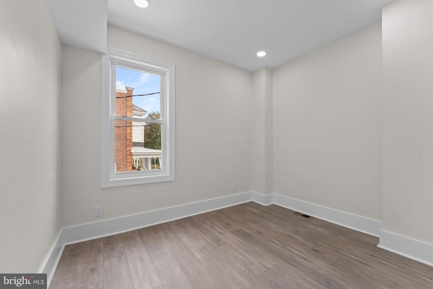 1838 E North Ave Property Photo 12
