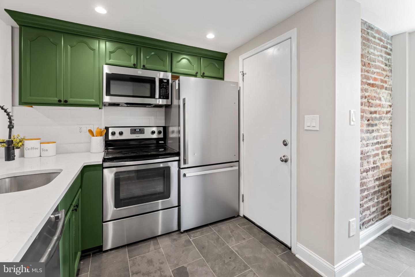 19 Poultney St Property Photo 15