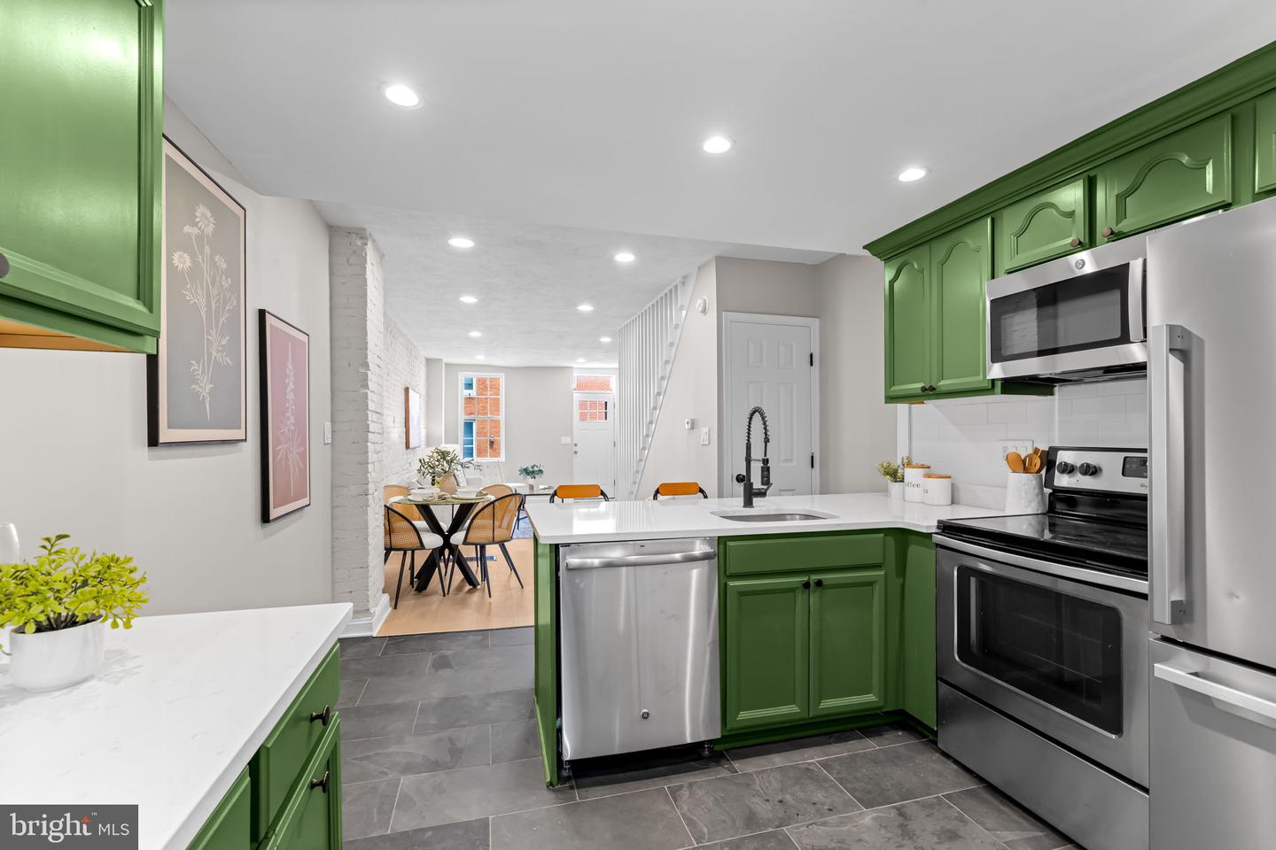 19 Poultney St Property Photo 17