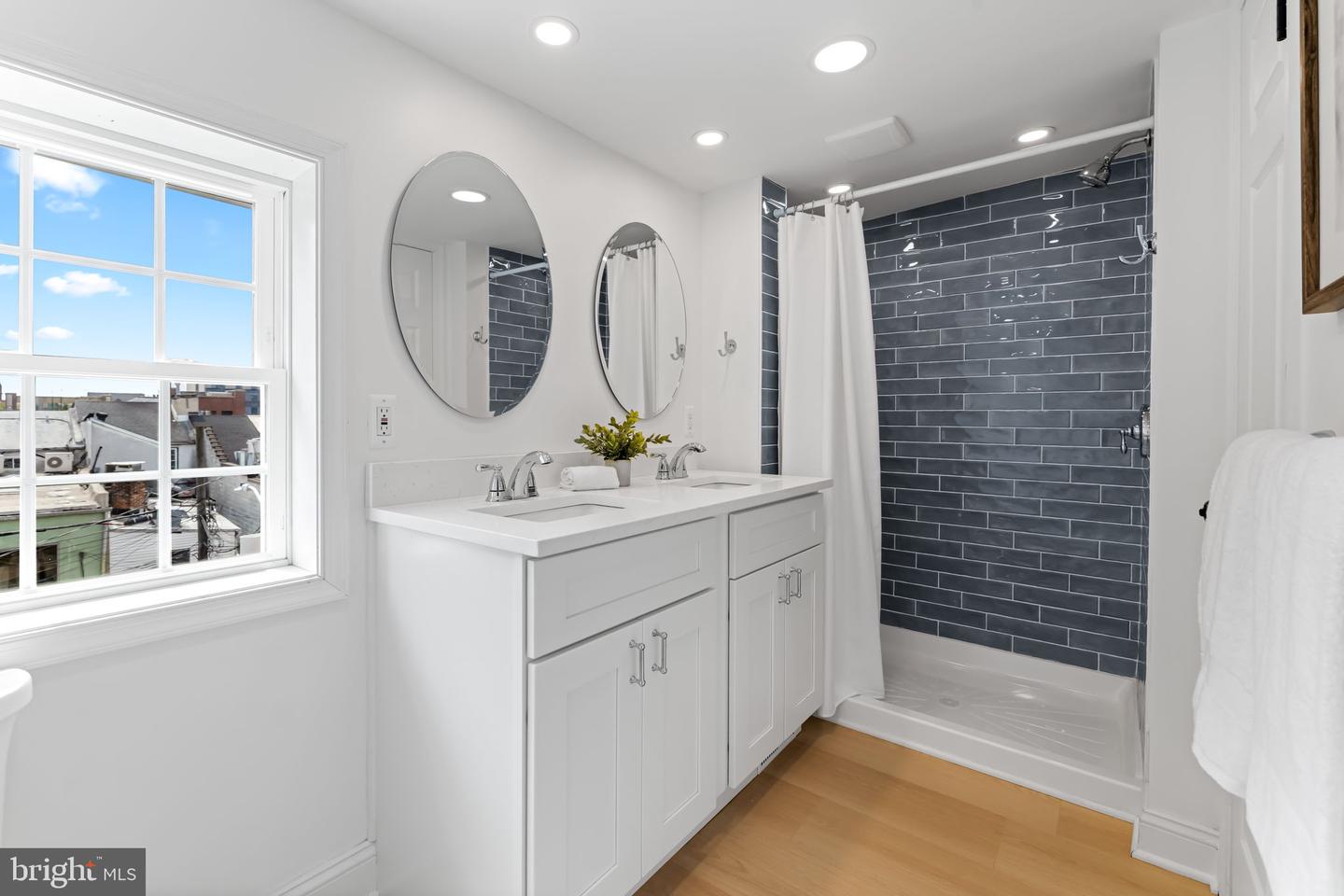 19 Poultney St Property Photo 29