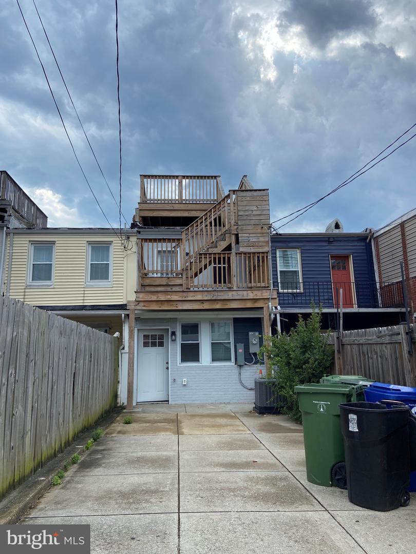 219 S Clinton St Property Photo 15