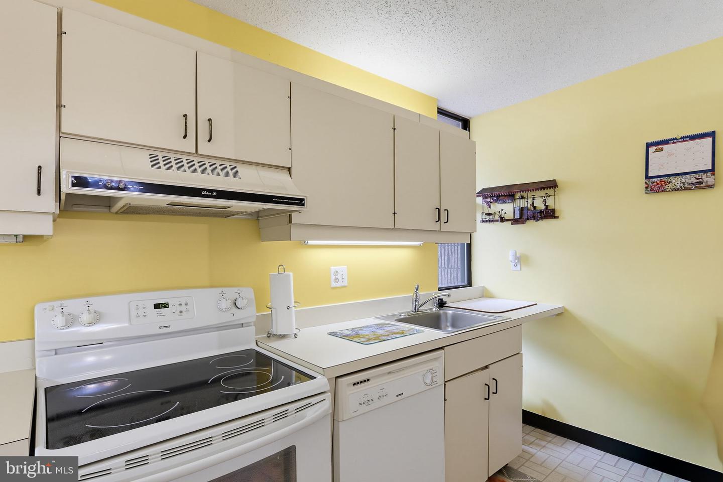 2211 Clove Ter Property Photo 6