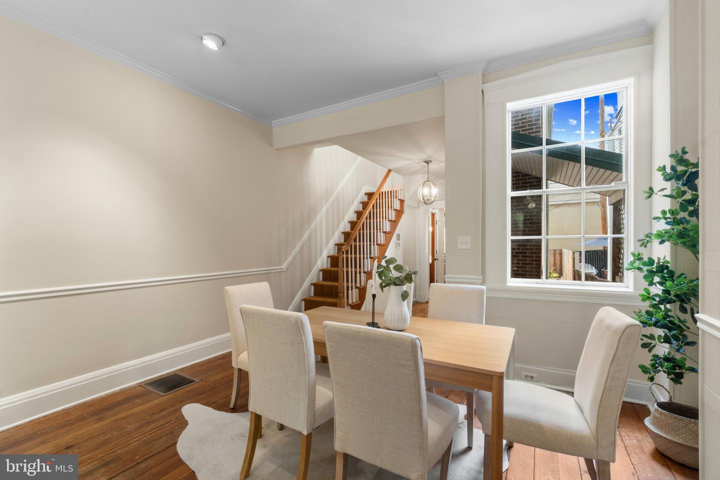 832 William St Property Photo 6