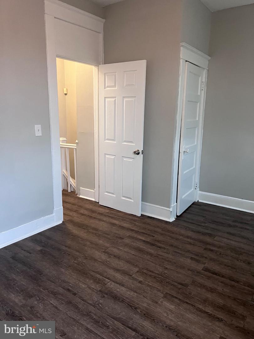 2625 E Biddle St Property Photo 7