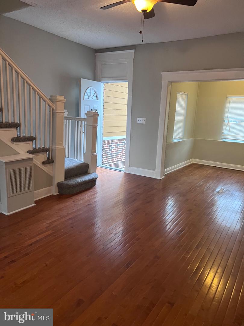 2625 E Biddle St Property Photo 14