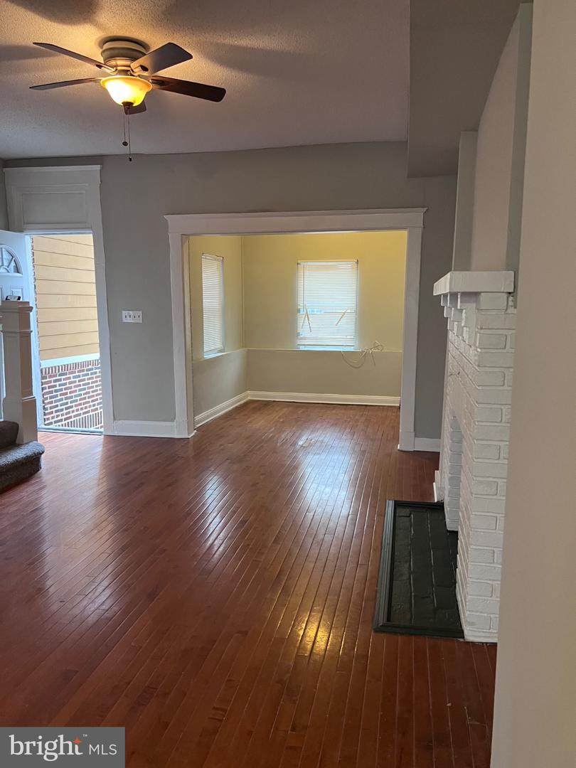 2625 E Biddle St Property Photo 17