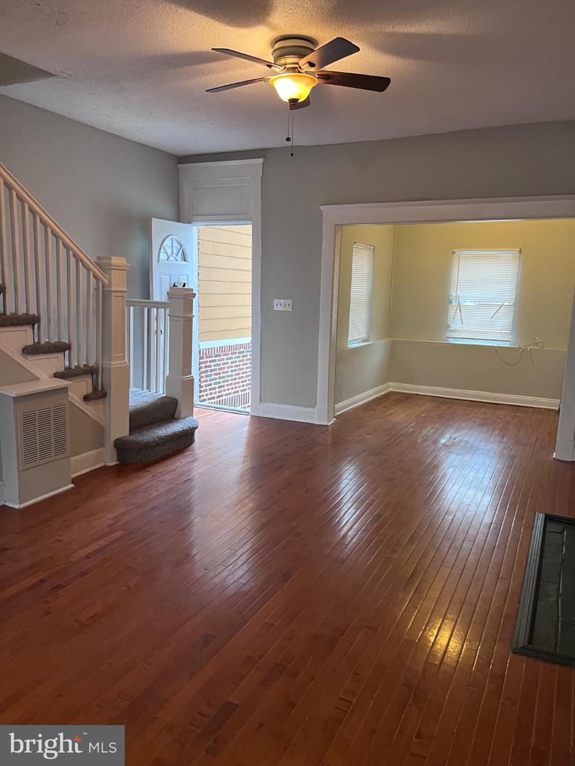 2625 E Biddle St Property Photo 18