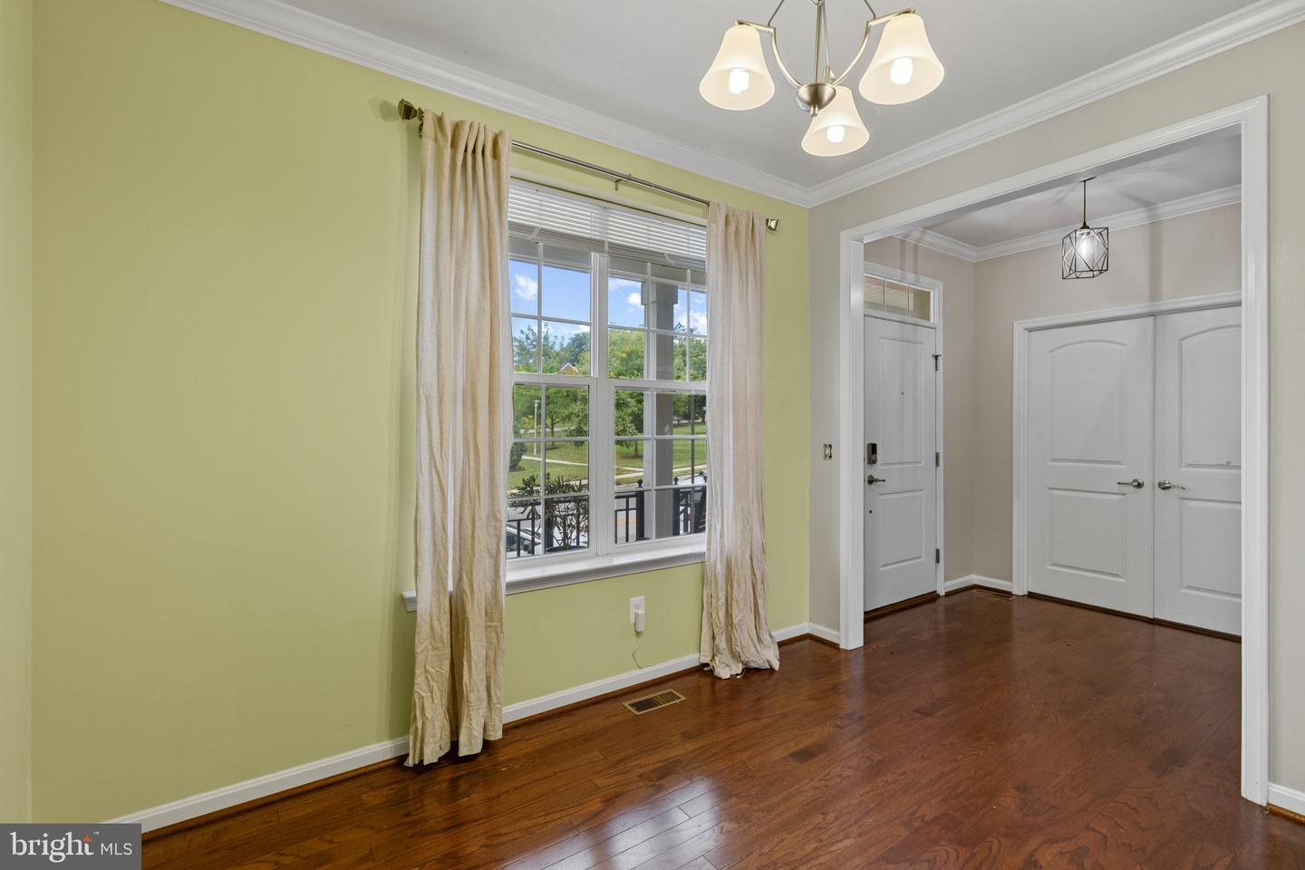 4400 Scarlet Oak Ln Property Photo 4