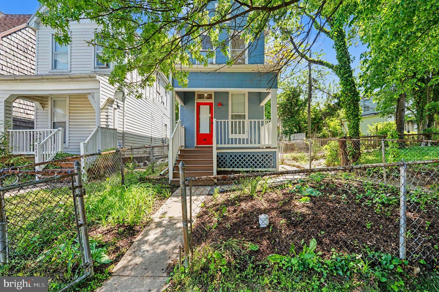 3033 BARCLAY ST Property Photo 1