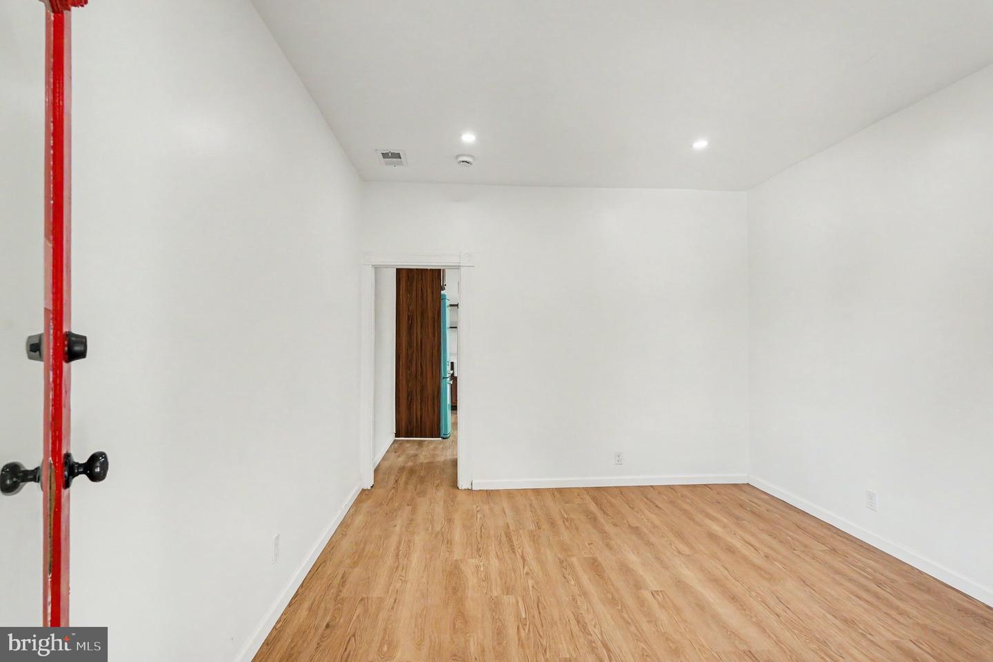 3033 Barclay St Property Photo 6