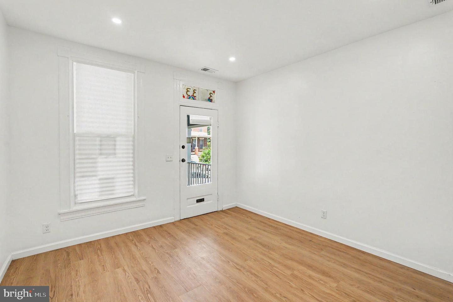 3033 Barclay St Property Photo 7