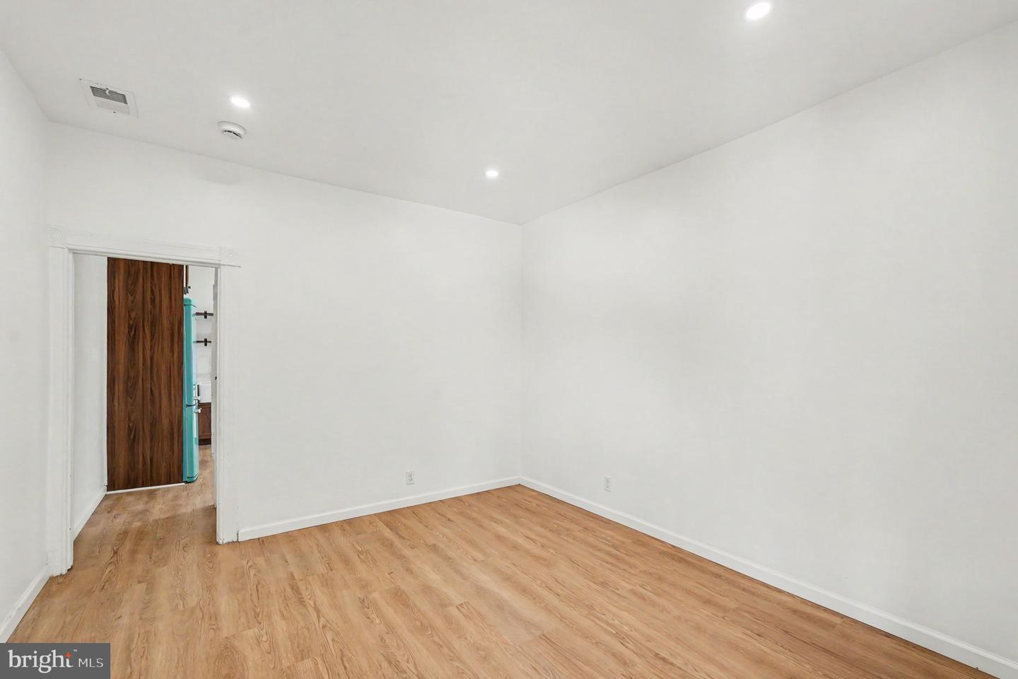 3033 Barclay St Property Photo 9