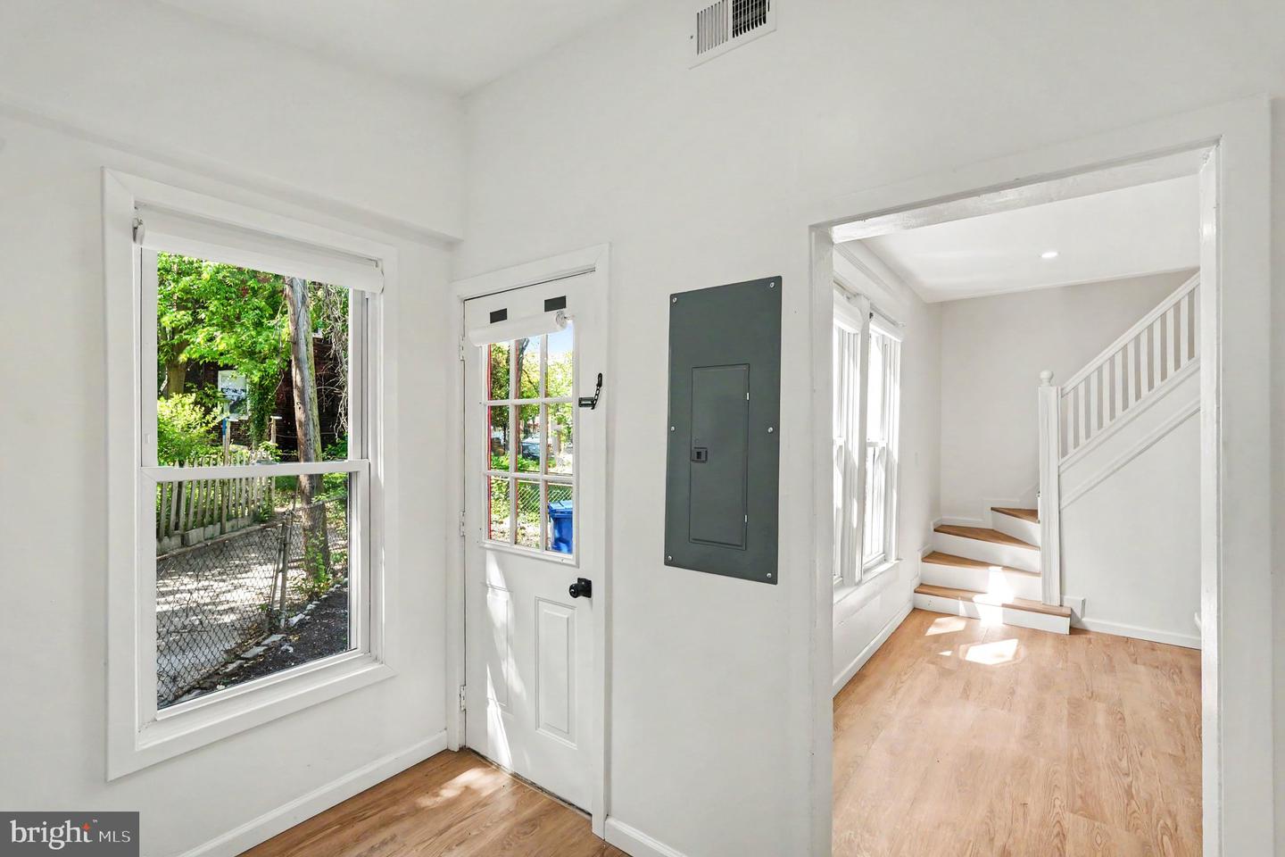 3033 Barclay St Property Photo 15