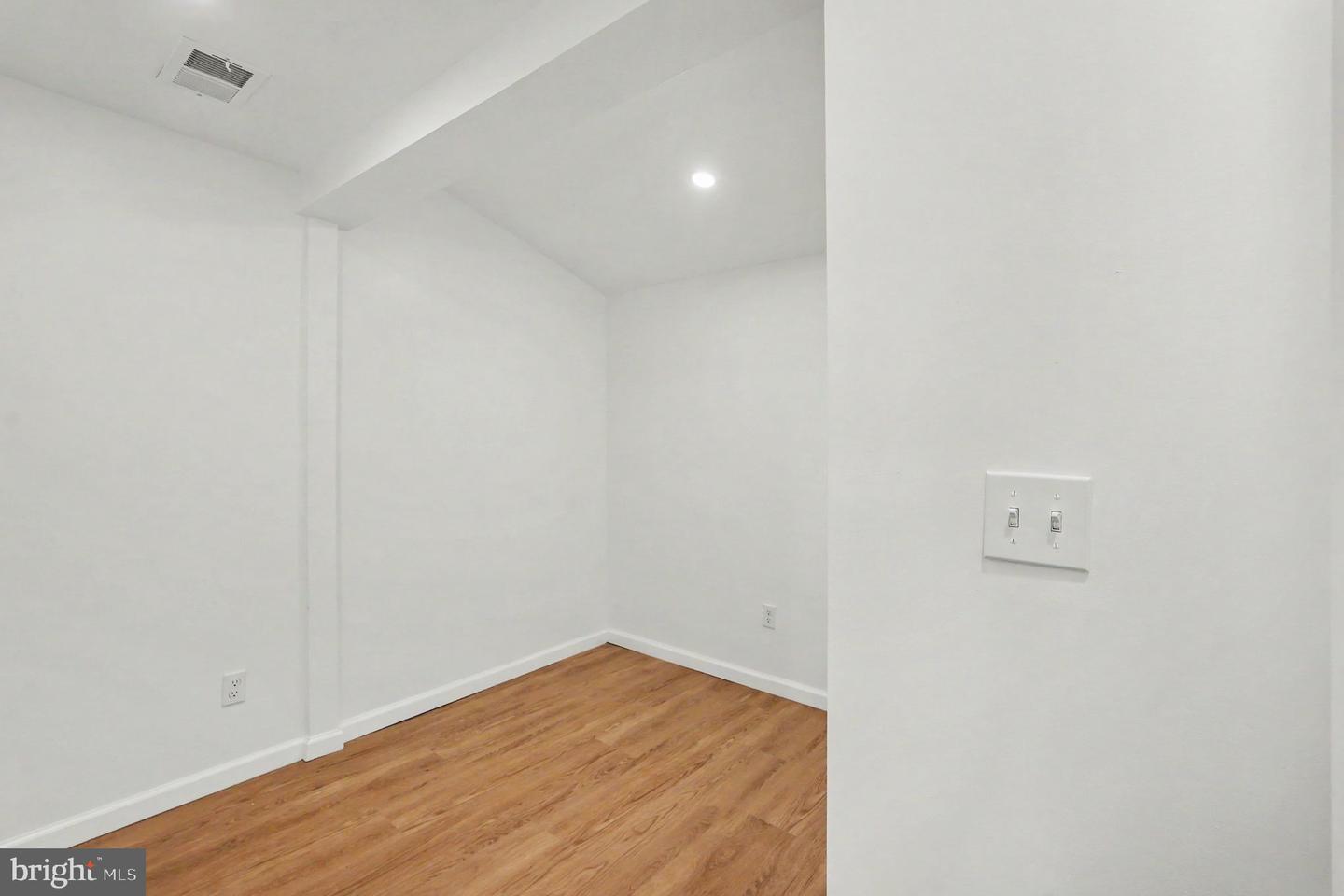 3033 Barclay St Property Photo 17