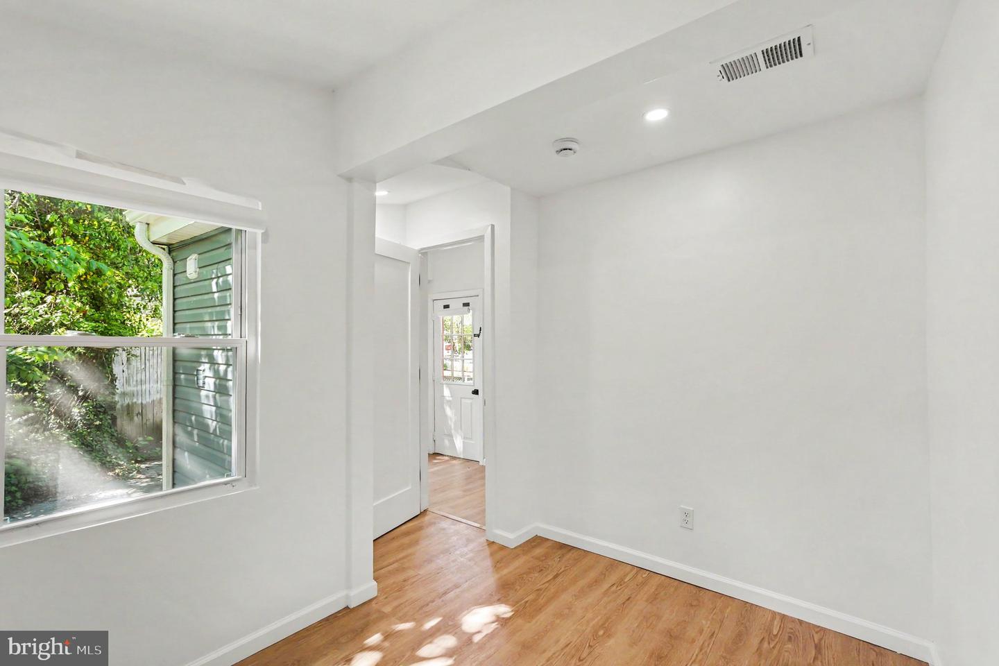 3033 Barclay St Property Photo 18