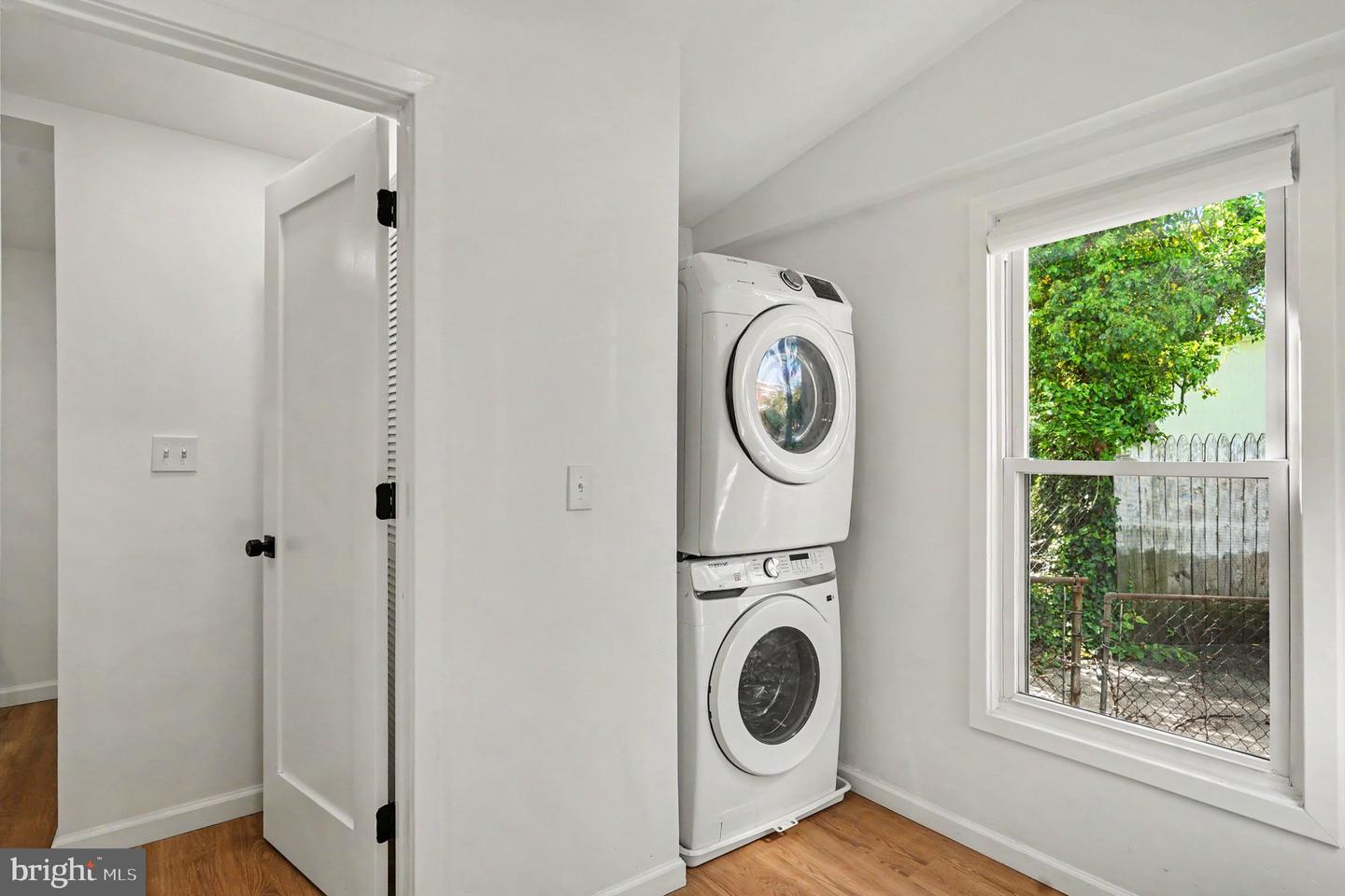 3033 Barclay St Property Photo 19
