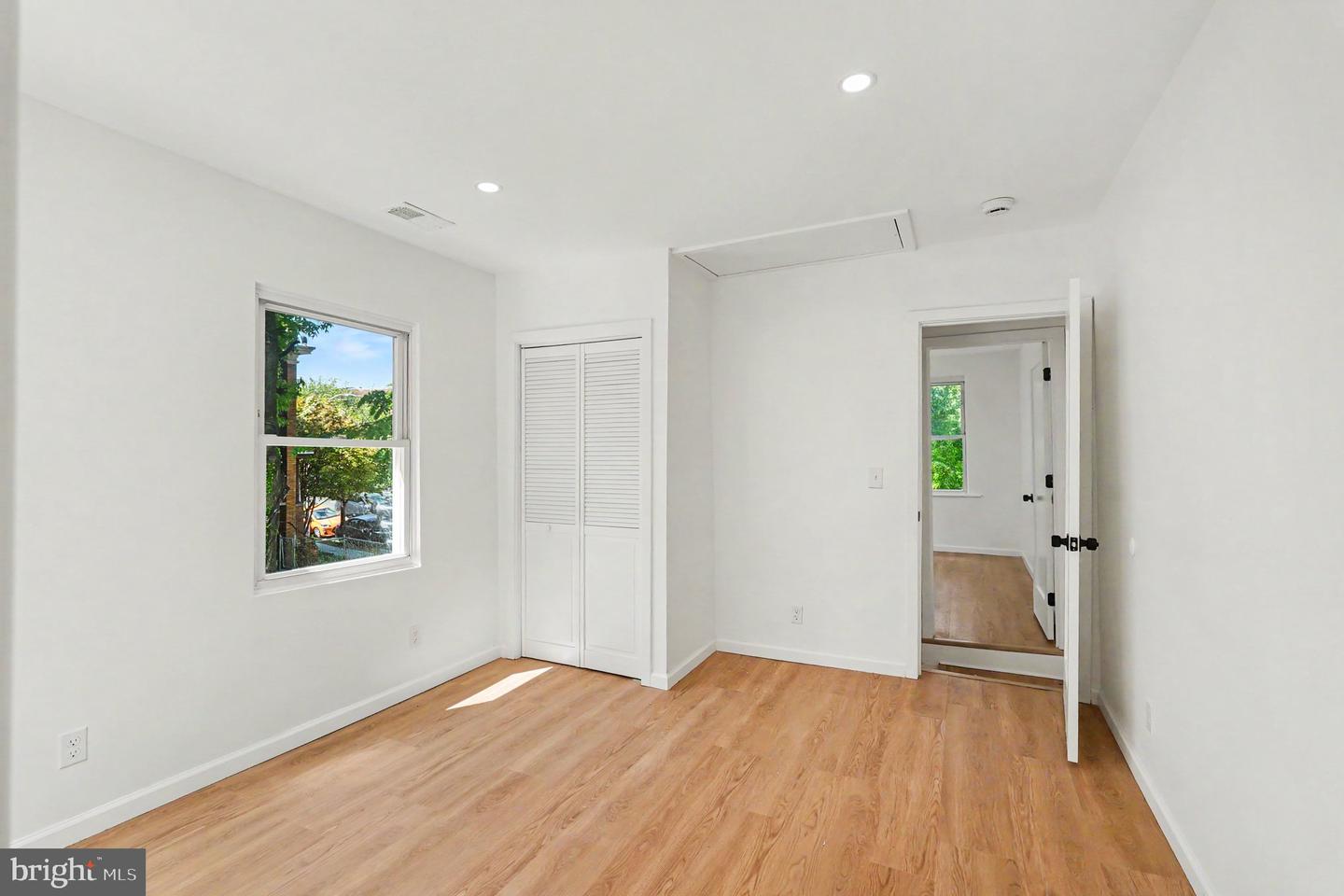 3033 Barclay St Property Photo 24