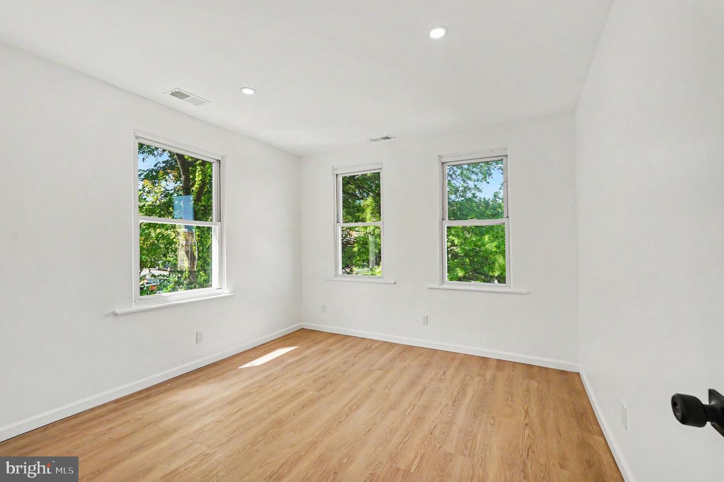 3033 Barclay St Property Photo 25