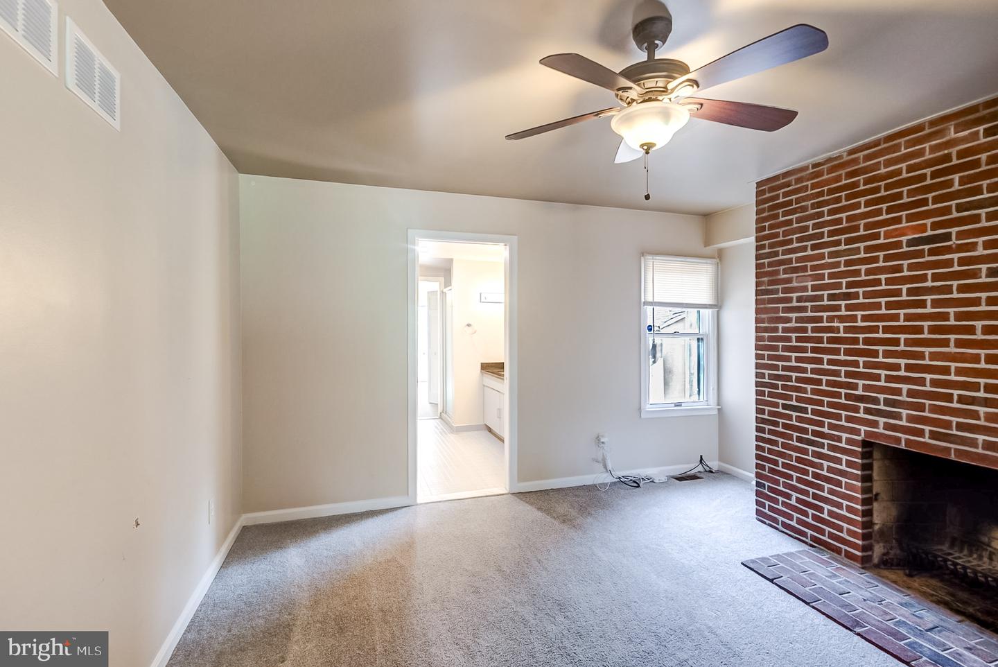13 E Henrietta St Property Photo 4