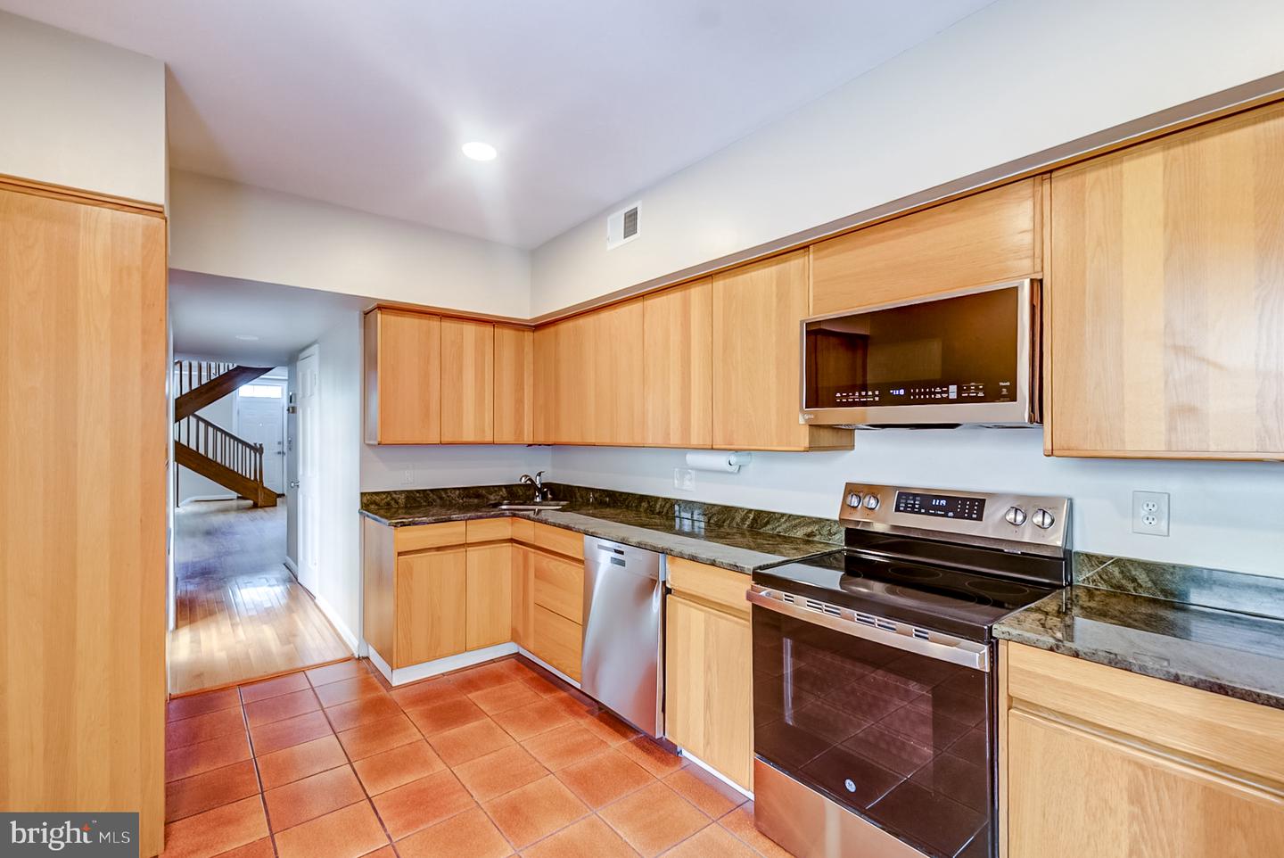 13 E Henrietta St Property Photo 9